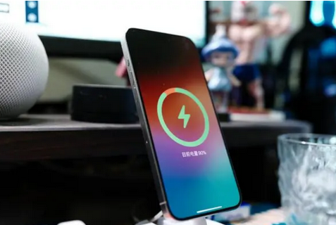 高唐苹果15换屏服务分享用什么充电器给iPhone15充电更好 